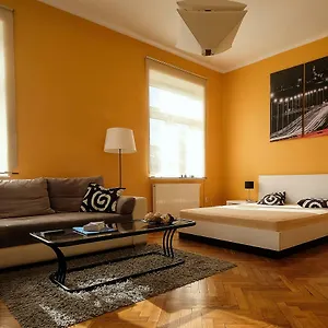Apartament Spacious In The Heart Of